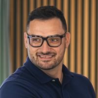 Porträt von Warensteuerung Teammanager Zlatko