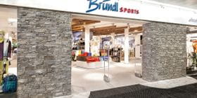 Eingang mit Blick in den Shop Bründl Sports Alpincenter<br/>