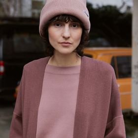 A Woman dressed in Armedangels-clothing. 
