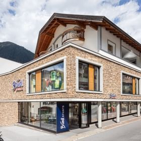 Ischgl Zentrum Shop im Sommer