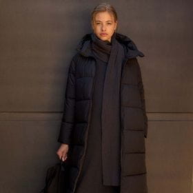 A woman dressed in Ecoalfs winter-collection. 
