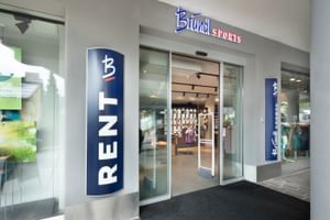 Im Shop an der City Express Talstation in Zell am See kann man die neuesten Sommer- und Winterwaren sehen. Der Shop besticht durch ein elegantes Interieur.