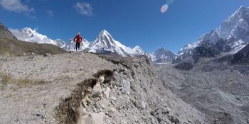 the photo shows a runner at the Everest marathon