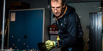 Bründl Sports employee who is preparing skis – giving off sparks