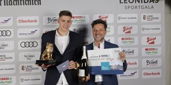 Leonidas 2022 Rookie of the Year Luka Mladenovic with Christoph Bründl