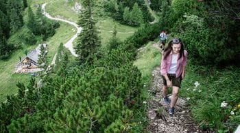 a women is hiking in Bad Ischl