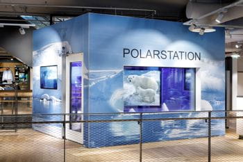 Polarstation von außen im Shop in Salzburg