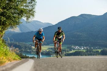 two people are on a biketour at the lake "Fuschlsee"