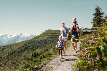 a family hikes on Panoramaweg