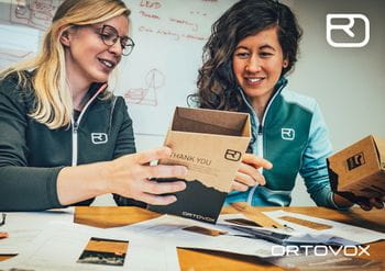 Ortovox PROTACT zwei Ortovox-Mitarbeiterinnen beim Arbeiten im Büro