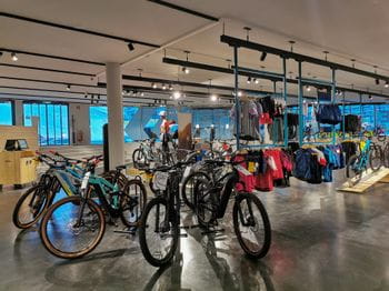 Inside view of the Bründl Sports Bike World. Directly located at the Planai Bike Park.<br/>