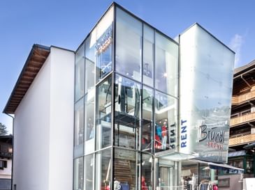 Außenansicht Bründl Sports Shop Saalbach Life.Style