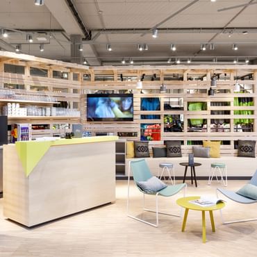 Bar und Kaffee mit Sitzmöglichkeiten Bründl Sports Saalfelden <br/>