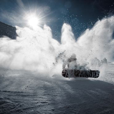 Bild vom bremsen mit Snowboard