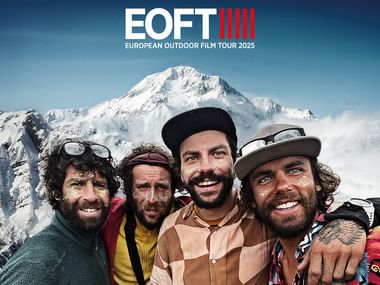 EOFT Key Visual 2025 Gruppe von Bergsteiger mit schneebedeckten Bergen im Hintergrund