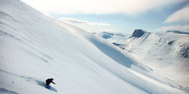 Oliver Dugan skiing down an untracked powder slope