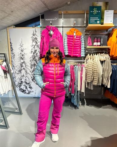 Bründl Sports employee presents the new Norrona Lyngen Down Jacket and the Lofoten GTX Pro Jacket