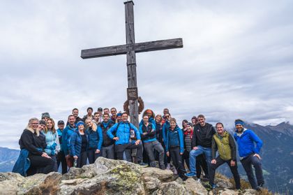 Bründl employees on a summit in Bad Hofgastein