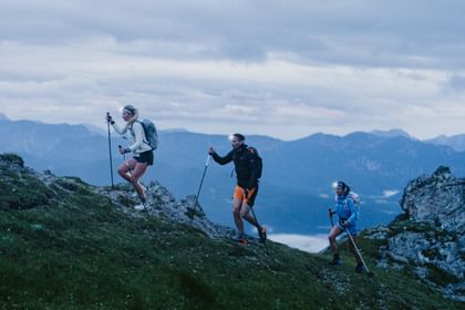 Drei Menschen am wandern 