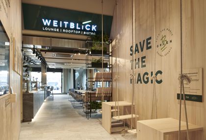 Eingang zum Weitblick im Bründl Sports Flagshipstore
