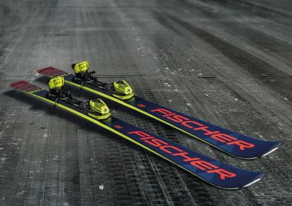 The latest version of the ski "the curv" by Fischer. 