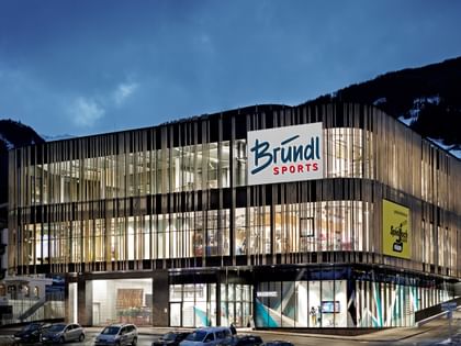 Bründl Sports Spieljochbahn Talstation well-lit shopwindow - evening view <br/>