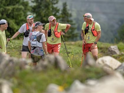 Profi Athlet Sven Koch mit Bründl Sports Mitarbeiter