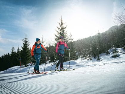 Bründl Sports veranstaltet Skitouren-Test auf den Maiskogel. 