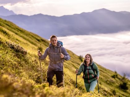 A couple hiking at the Schmittenhöhe in Zell am See