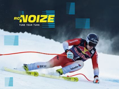 Perfect control in every turn – with the Fischer RC4 Noize. An alpine racer carving dynamically through a turn on Fischer RC4 Noize skis. The image features the slogan “Tune your turn.”