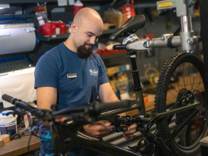 Bründl Sports Bike Mechatronics Apprentice services a mountain bike