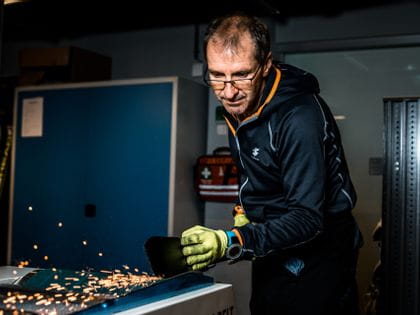 Bründl Sports employee who is preparing skis – giving off sparks