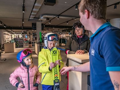 A family renting some ski by Bründl Sports. 