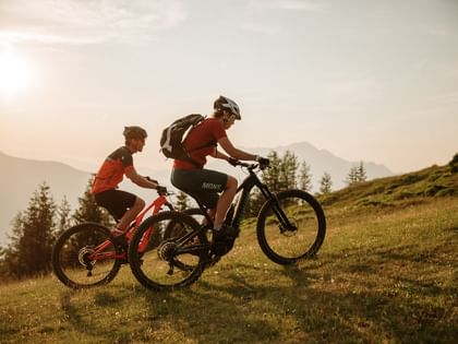 Mountainbiker mit Rucksack 2