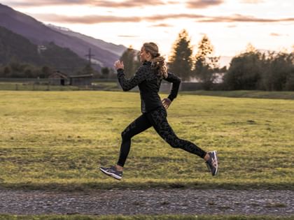 Marie running in running clothes from Rukka 