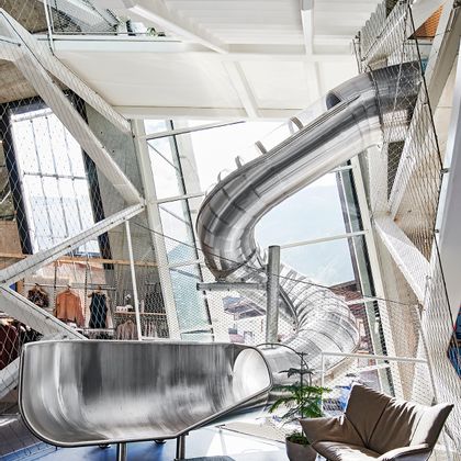 For young and old - a slide for your shopping experience!