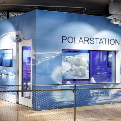 Polarstation von außen im Shop in Salzburg