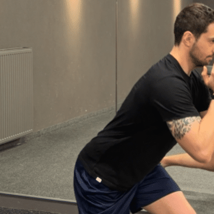 Günther vom Injoy zeigt dir verschiedenste Kraftübungen, welche du vorbereitend auf die Laufsaison, in dein Training einbauen solltest. 