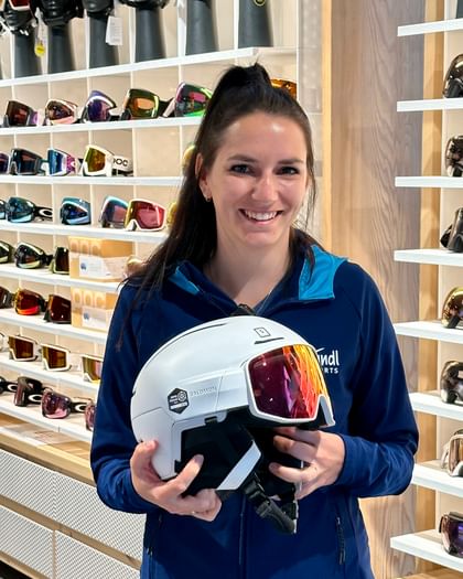 Bründl Sports team member presents the new helmet Salomon Driver Pro Sigma